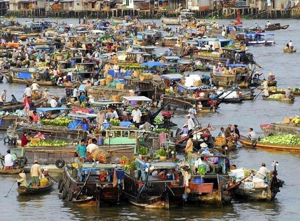 hinh anh mua ban tren cho noi cai rang